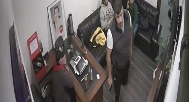 İstanbul'da dehşet anları kamerada: Babasına küfreden adamı silahla vurup darbetti