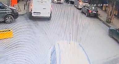 İstanbul'da motosikletli adama silahlı saldırı kamerada: Önünü kesip başından vurdular