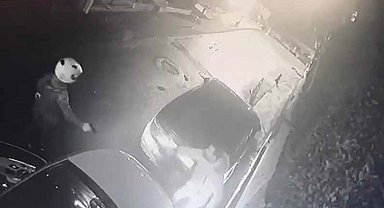 Kadıköy'de hırsız maçı fırsat bildi, yakalanınca silah çekti