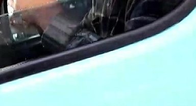 Kendisini almayan minibüsün peşine düşüp önünü kesti, o anları film gibi kaydetti