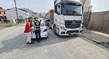 Makas atarak seyreden hafriyat kamyonu sürücüsüne ceza yağdı