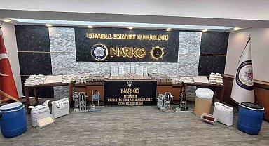 Narkogüç 46 operasyonunda İstanbul'da ele geçirilen uyuşturucular emniyette sergilendi
