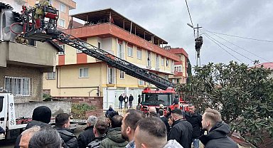Pendik'te 2 katlı bina alev alev yandı