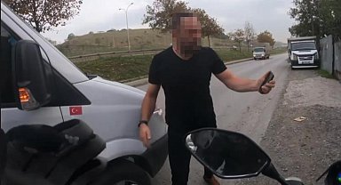 Pendik'te kendisine baktı diye motosikletliyi yolda sıkıştırdı