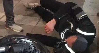 Zeytinburnu'nda hafif ticari araç ile motosiklet çarpıştı: 1 yaralı