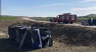 Ankara'da belediye otobüsü şarampole devrildi: 16 yaralı