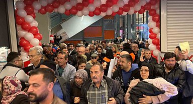 Ankara'da mağaza açılışında indirim izdihamı