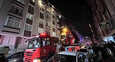 Avcılar'da 6 katlı binanın çatısında yangın