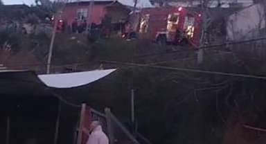 Beykoz'da gecekondunun çatısında yangın
