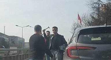 E-5 Karayolu'nda iftar saatinde sürücüler arasında çekiçli bıçaklı kavga