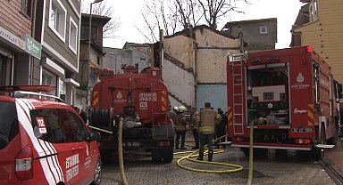 Fatih'te 3 katlı binada yangın: 1 ölü