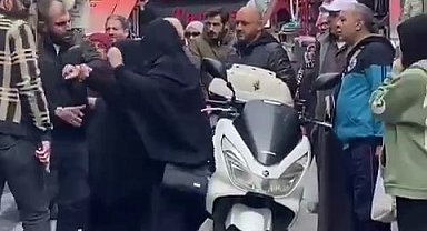Fatih'te çarşaflı kadın böyle darbedildi, çevredekiler film izler gibi izledi