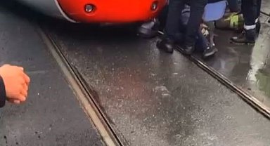 Fatih'te tramvay altında kalan motosiklet sürücüsü hayatını kaybetti
