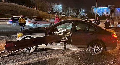 Gaziosmanpaşa'da kontrolden çıkan araç bariyerlere saplandı: 1 ölü, 1 yaralı