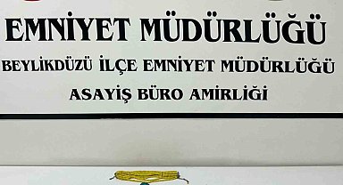 Girdiği evden çok sayıda ziynet eşyası çaldı, polis kıskıvrak yakaladı