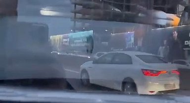 Kadıköy'de araca çarpan İETT şoförü, sürücüyü ezmeye çalıştı