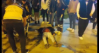 Kadıköy'de şerit değiştirmek isteyen sürücü motosiklete çarptı: 2 yaralı