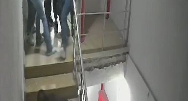 Kadın çalışanların işyerinde saç saça baş başa kavga anları kamerada
