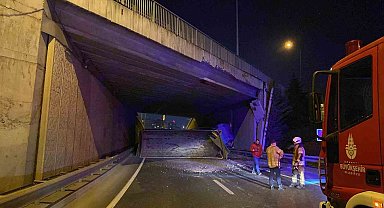 Kağıthane'de damperi açılan kamyon ortalığı savaş alanına çevirdi: 1 yaralı