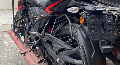 Kağıthane'de motosikleti gündüz vakti çevredekilere aldırmadan böyle çaldı