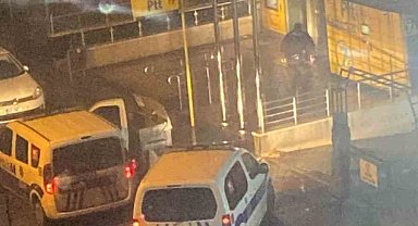 Kargosunu teslim alamayan şahıs PTT şubesinin camlarını kırdı