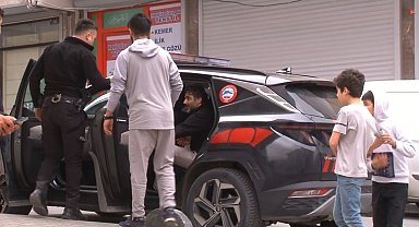 Küçükçekmece'de ehliyetsiz sürücü iki çocuğa çarptı: O anlar kamerada