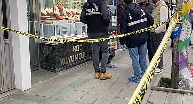 Küçükçekmece'de silahlı kuyumcu soygunu kamerada