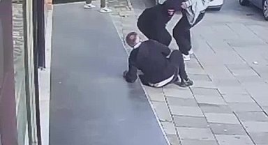 Maskeli gaspçıların planı tutmadı: Sert kayaya çarpınca apar topar kaçtılar