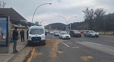 Minibüs belediye otobüse çarptı: 1 ölü, 1 yaralı