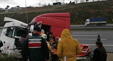 Pendik'te iki tır çarpıştı: 1 yaralı