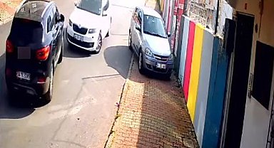 Sultanbeyli'de ilginç kaza, manevra yapmaya çalışırken araca çarptı