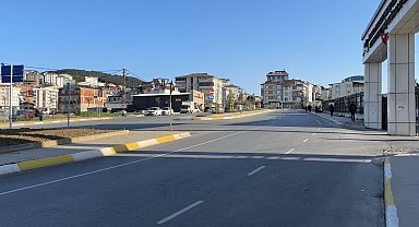 Sultanbeyli'de otomobilin çarptığı kız çocuğu metrelerce savruldu, kaza anı kamerada