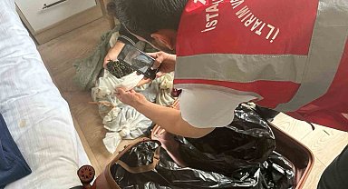 Türkiye'ye kaçak yolla getirilen yaklaşık 100 bin adet tıbbi sülük ele geçirildi