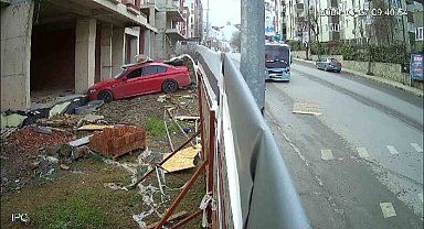 Tuzla'da kaldırımda yürüyen kadın ölümden kıl payı kurtuldu