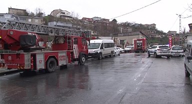Ümraniye'de tekne imalathanesi alev alev yandı