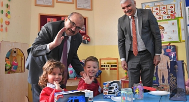 Vali Ustaoğlu, Erdek’te Anaokulunu Ziyaret Etti