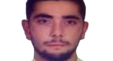 1 yıl önce kardeşini bıçaklayan adamı kalçasından vurdu