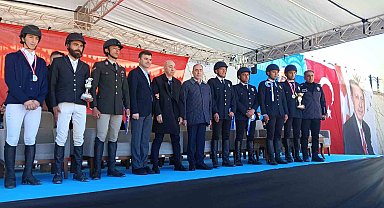 '10 Nisan Polis Haftası Kupası Engel Atlama Binicilik Yarışmaları' gerçekleştirildi
