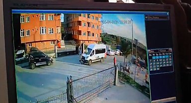 Arnavutköy'de feci kaza kamerada: Servis minibüsü, 7 yaşındaki çocuğu ezdi