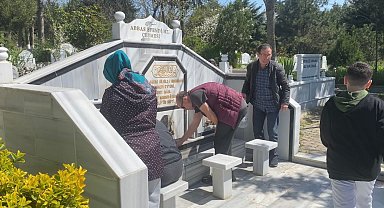Arnavutköy'de mezarlıklarda bayram öncesi yoğunluk