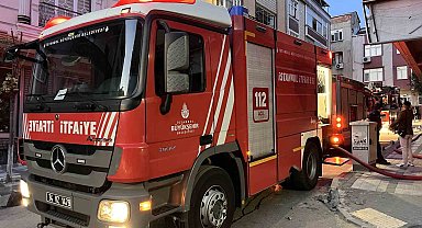 Bağcılar'da korkutan yangın: Gecekondu alev topuna döndü
