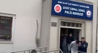 Bağcılar'da sokak ortasında bıçaklı ve silahlı saldırı kamerada