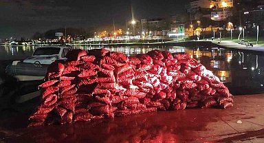 Beyoğlu'nda kaçak avlanılmış 3 ton midye ele geçirildi: 2 gözaltı