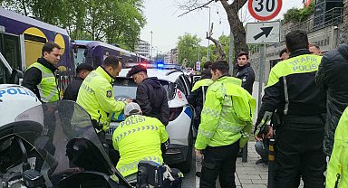 Beyoğlu'nda polise mukavemet gösteren şahısların üzerinden bıçak çıktı