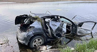 Büyükçekmece'de otomobil göle uçtu, sürücü hayatını kaybetti