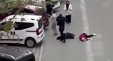 Esenyurt'ta çocukların tartışmasına aileler karıştı... o anlar kamerada