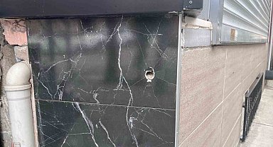 İş yerini kapattıktan sonra sohbet eden esnafa silahlı saldırı: 2 yaralı