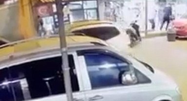 İstanbul'da kıraathane önünde silahlı saldırı kamerada: Cipten ateş açılıp öldürüldü