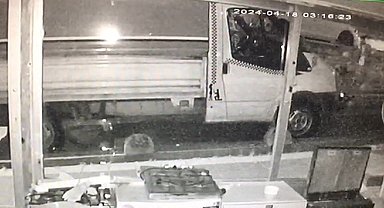 Kadıköy'de bıçaklı saldırı kamerada