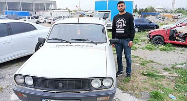 Kapı kilidini kırdıkları otomobilden 4 bin liralık eşya çaldılar